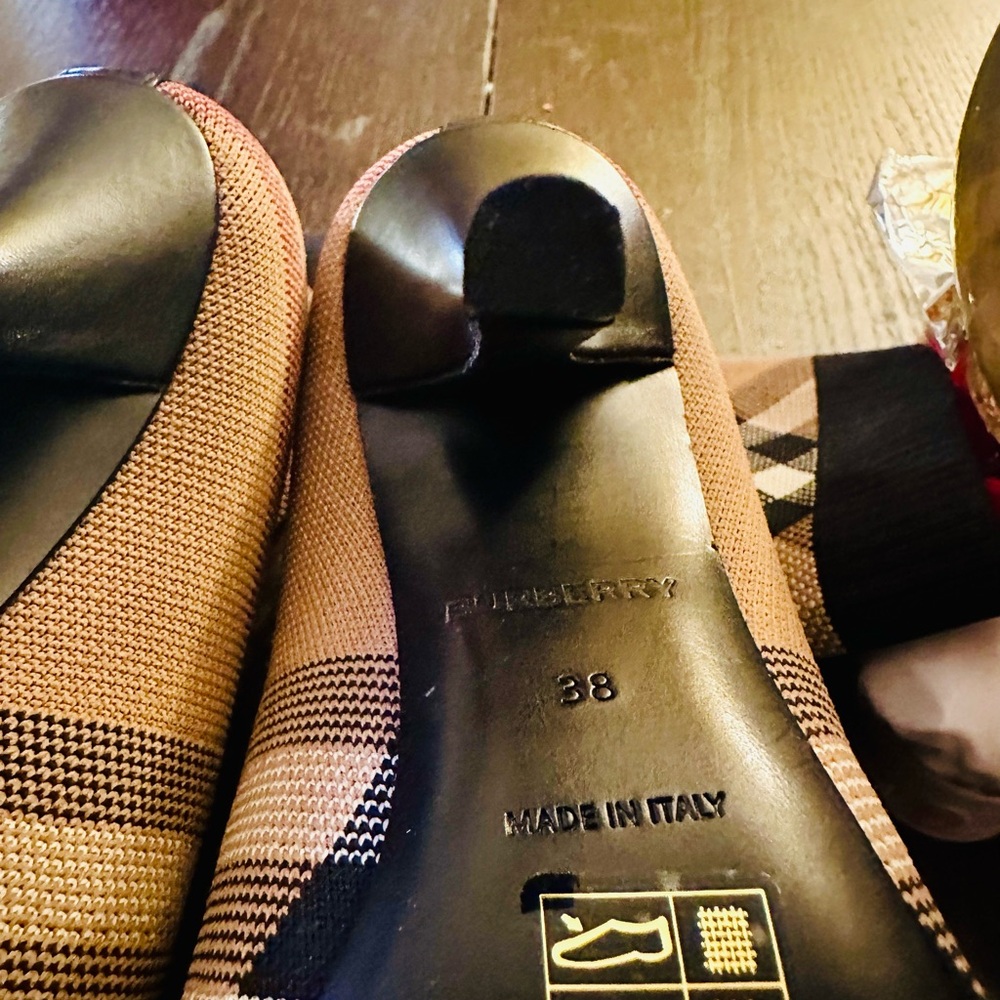 Burberry Black and Tan Women's Heels - Picture 5 of 7